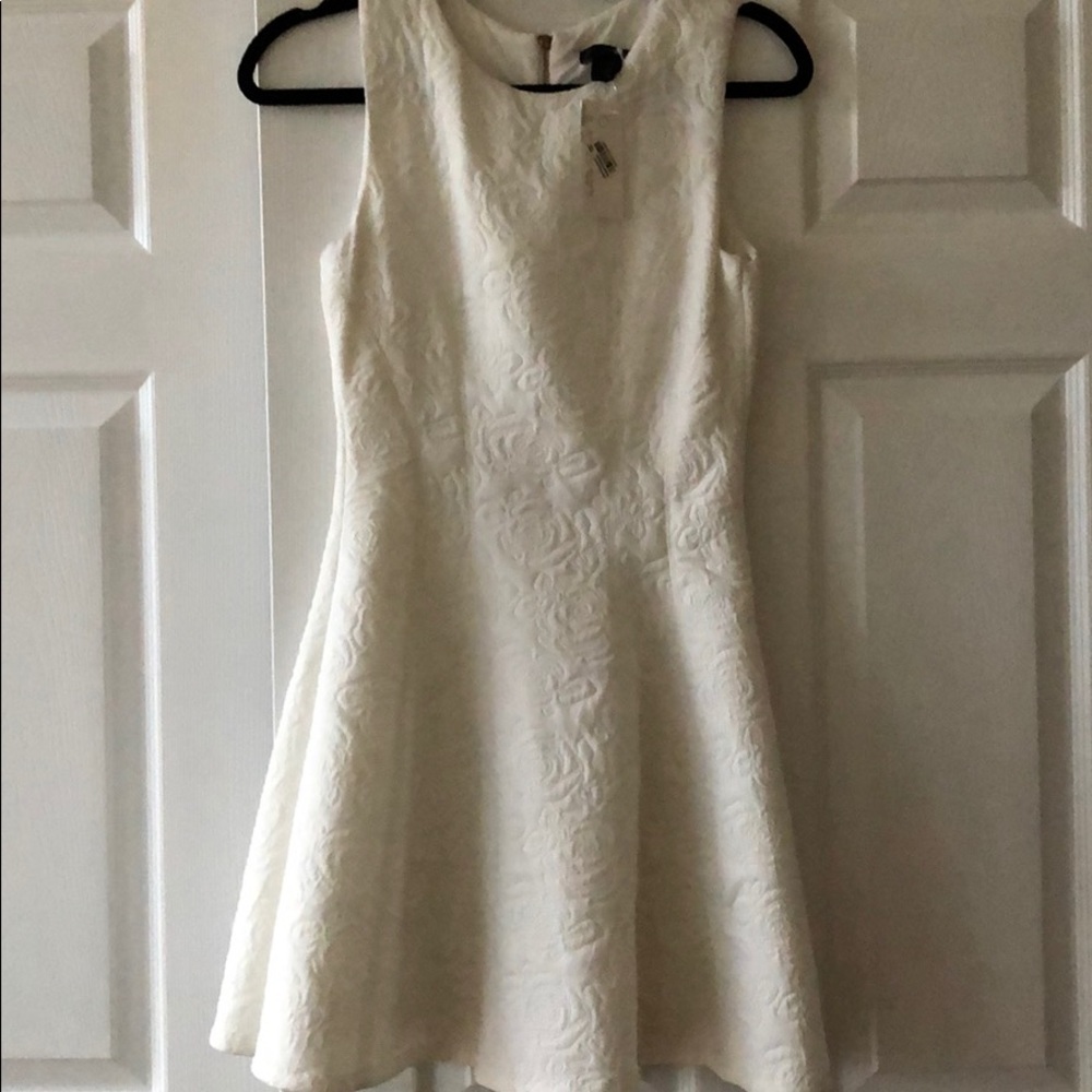 Mini flared white dress with floral embroidery